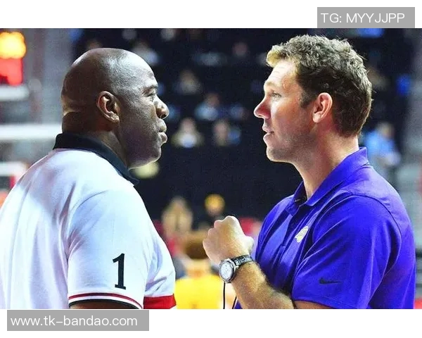 门兴格拉德巴赫宣布施罗德正式担任新任体育总监职务